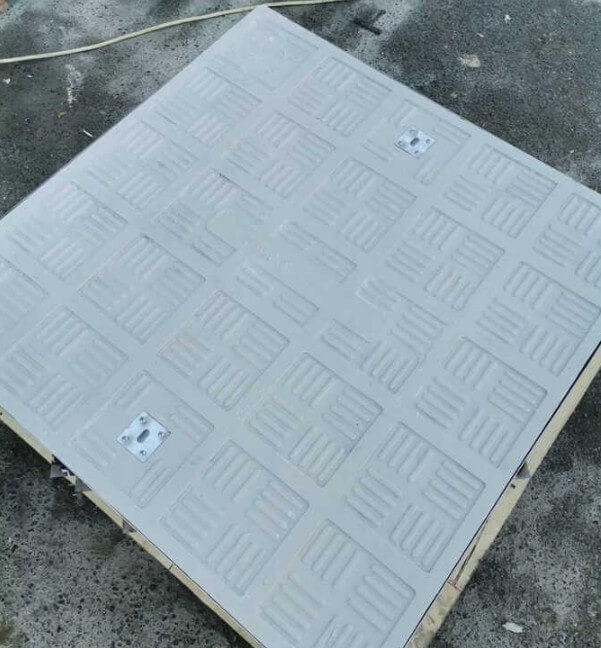 FK612 - B125 100x100 Kompozit Rögar KApağı